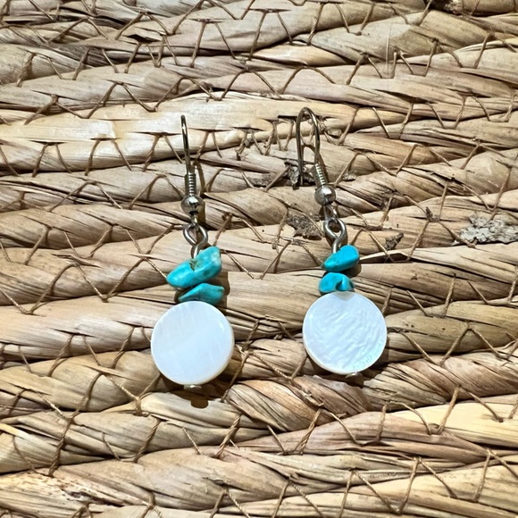 Coin Pearl and Turquoise dangle earrings - Picture 3 of 3